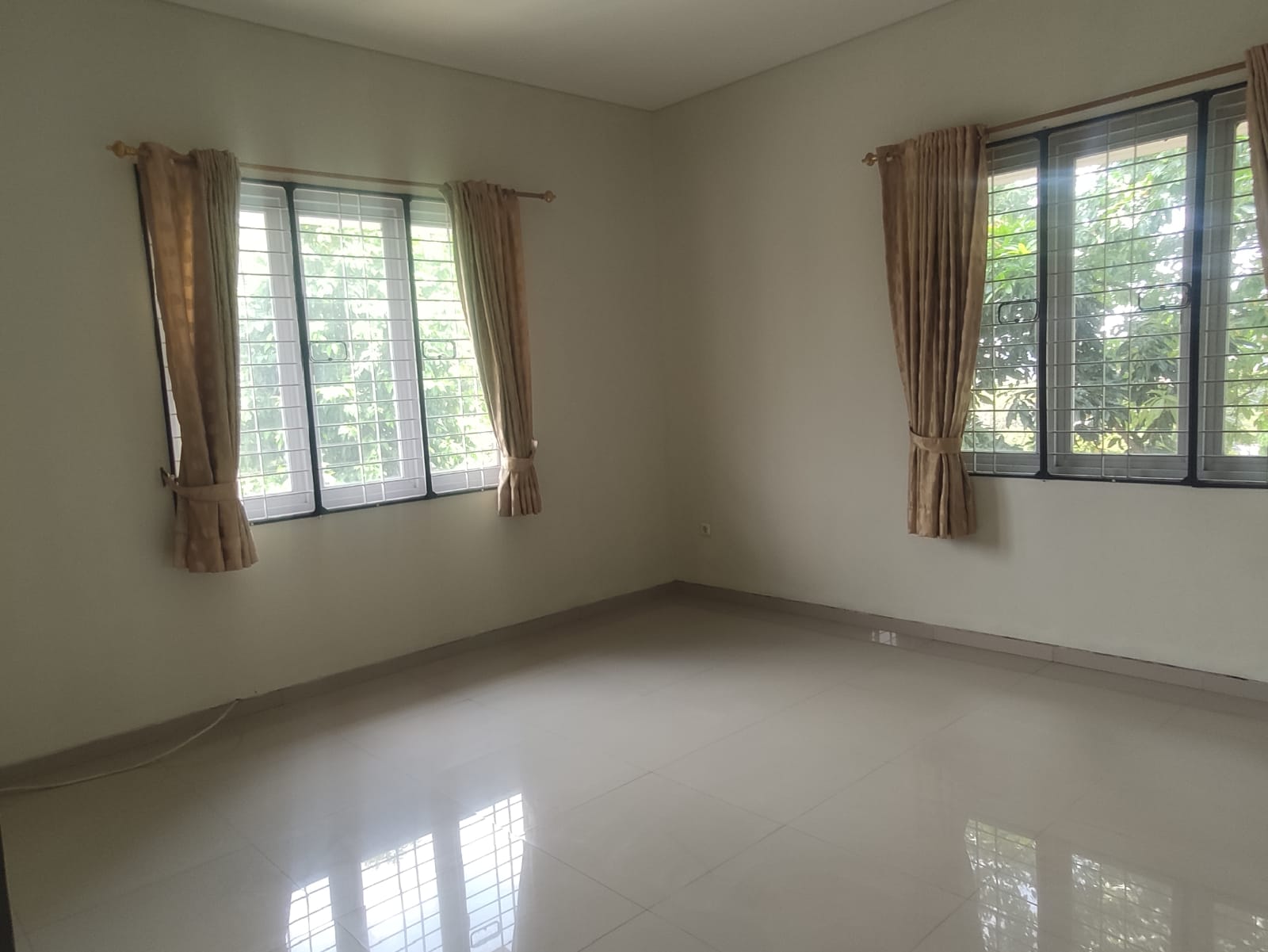 Disewakan Rumah di Taman Napoli Lippo Cikarang